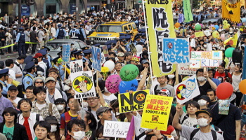 Japaner gegen Aufr&uuml;stung und Krieg